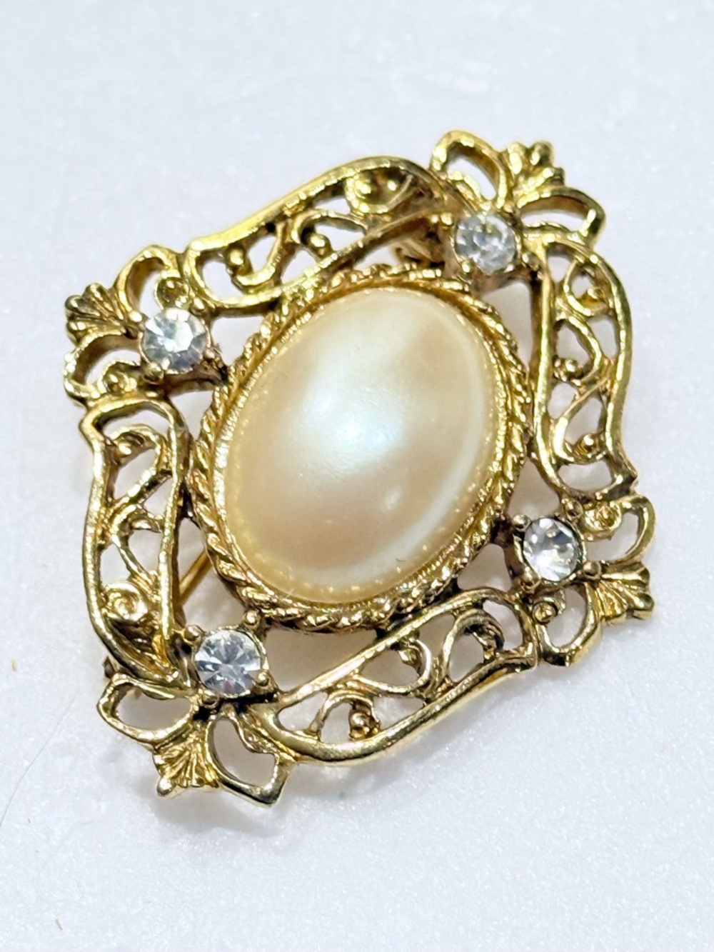 1928 Gold Filigree Cream Faux Pearl Cabochon Clear Rhinestone Accents Brooch Pin